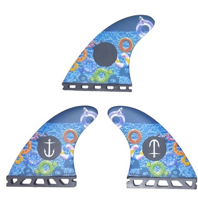 Quillas Pool Party Captain Fin