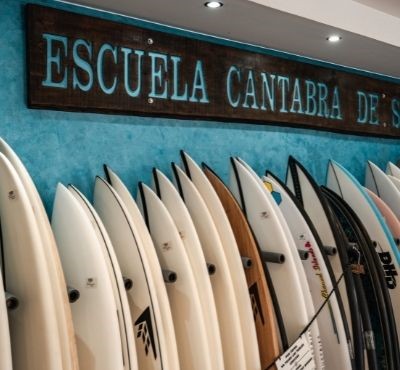 Material surf y Ropa - Escuela Cántabra de Surf