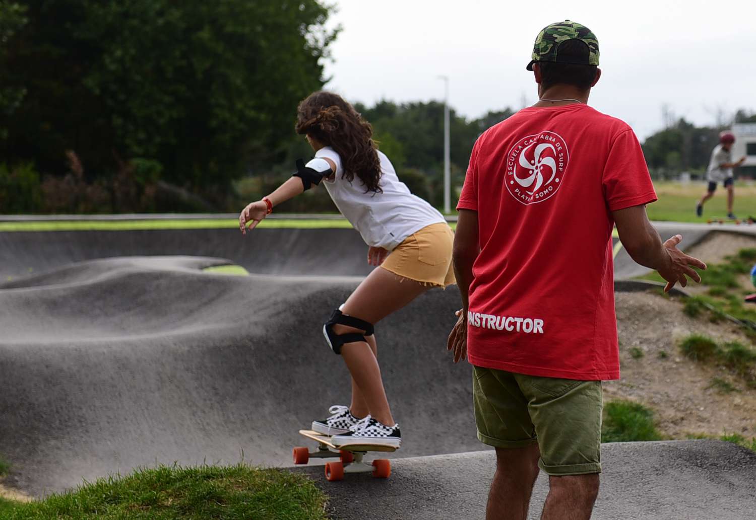 logo mezcla León Cursos de skate en Cantabria - Escuela Cantabra de skate y surfskate